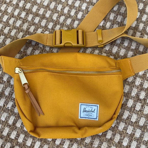Herschel Supply Company Handbags - Herschel Fanny pack
